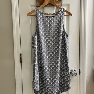 H&M black and white graphic tank dress. Great condition ! Easy summer dress !
